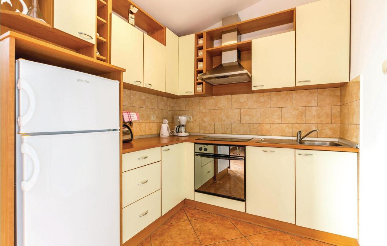 Cozy Apartment In Novi Vinodolski With Kitchen Exterior photo