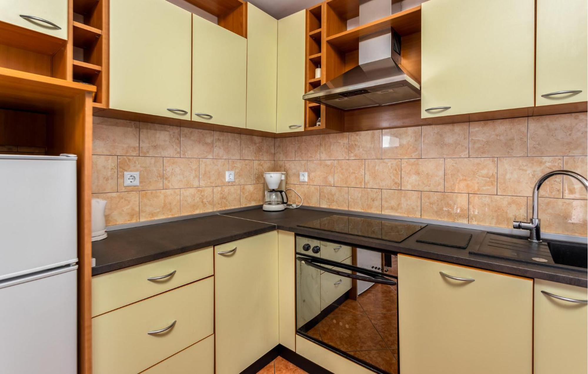 Cozy Apartment In Novi Vinodolski With Kitchen Exterior photo